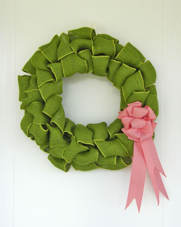 How to Make a Burlap Ribbon Wreath