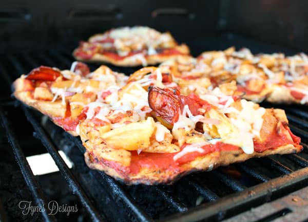How to grill Pizza- really easy to do!