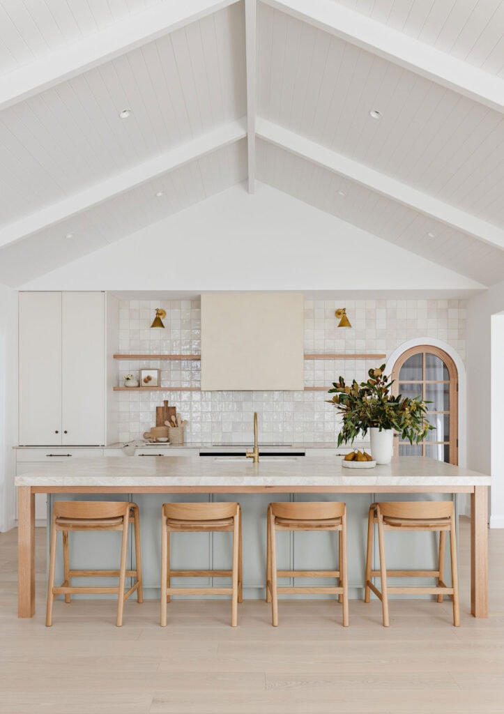Coastal Kitchen Ideas: Refresh Your Space with Seaside Charm | Fynes ...
