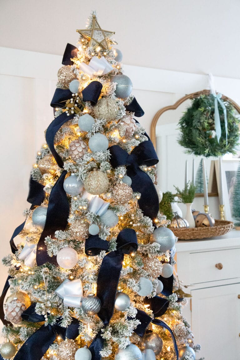 Elegant Blue and Gold Christmas Tree Ideas for a Timeless Holiday Look ...