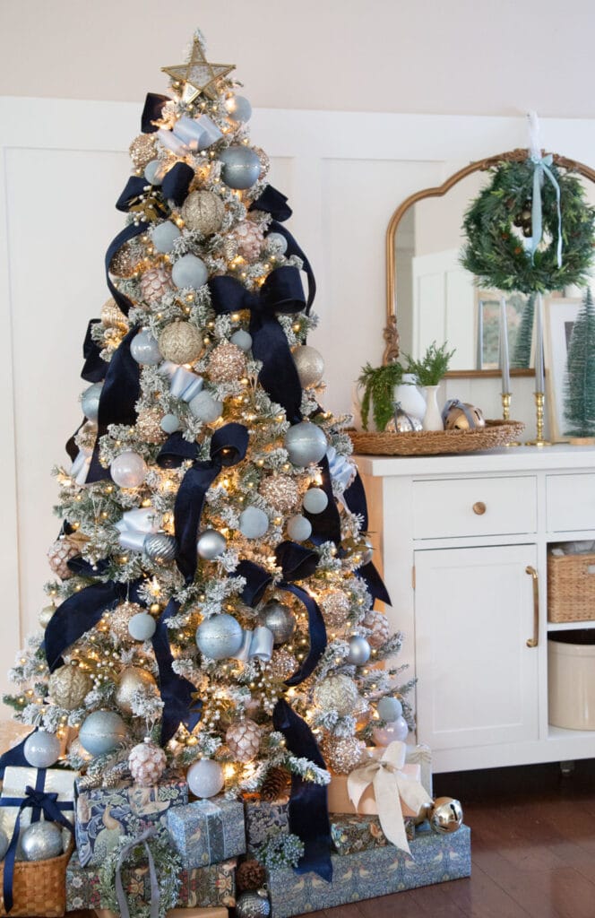 Elegant Blue and Gold Christmas Tree Ideas for a Timeless Holiday Look ...